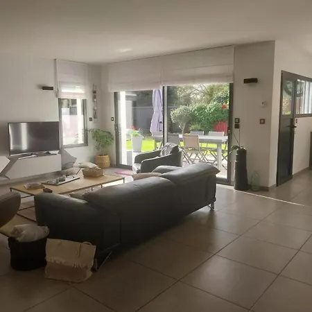 Villa Les 3 Lys Maison Avec Piscine Et Garage